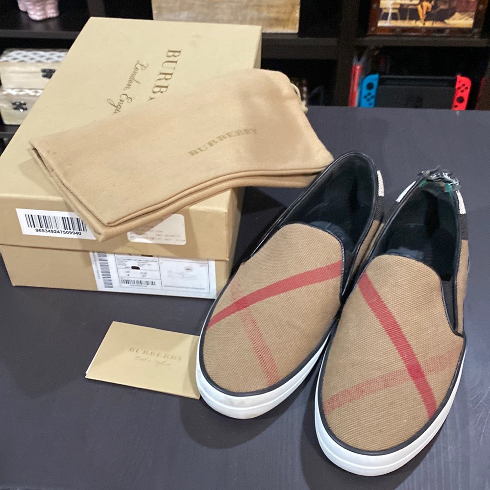 Burberry Wmns Sneaker Size 7/37